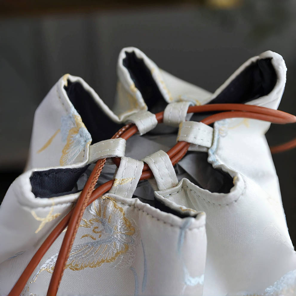 Songjin white retro hand-held crossbody mobile phone bucket bag