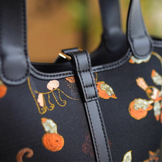 Cat Persimmon Intangible Cultural Heritage Song Brocade Silk Lock Shoulder Handbag