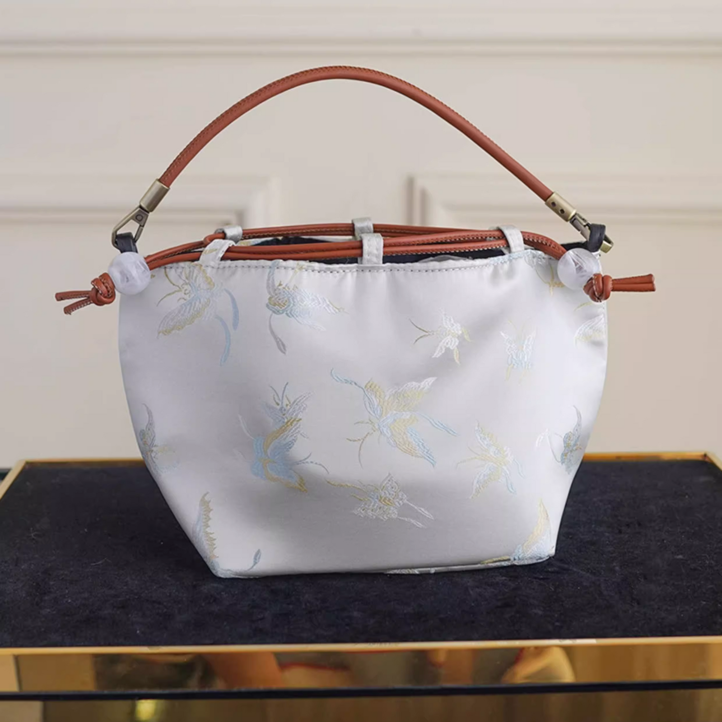 Songjin white retro hand-held crossbody mobile phone bucket bag