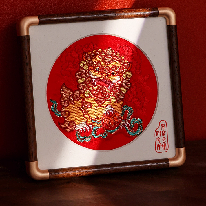 Six lion dance hydrangea ornaments red