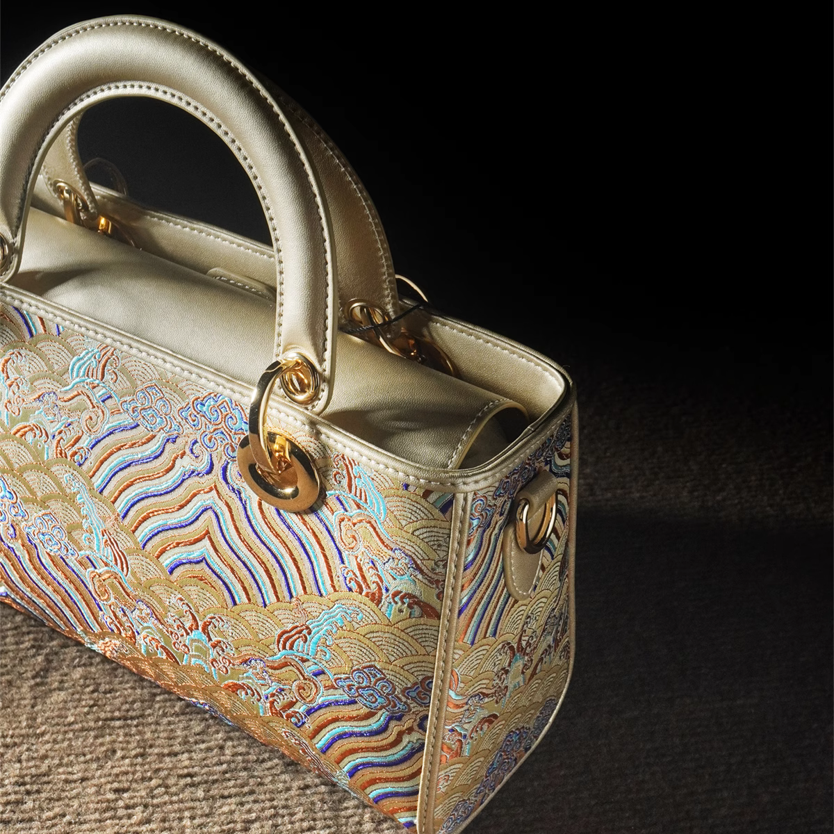 New Chinese style seawater river cliff cowhide handbag 2025 new large national style brocade commuter messenger women's bag