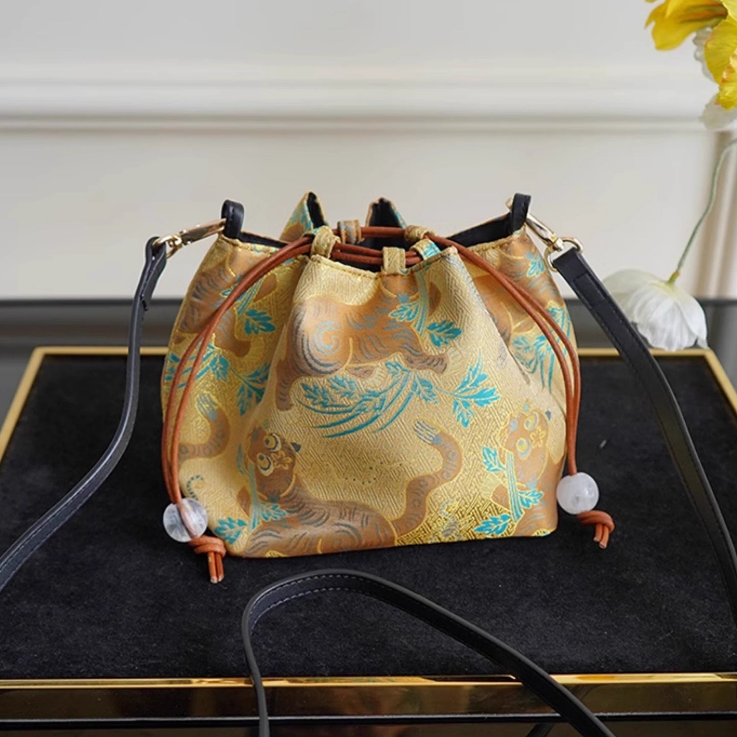 Songjin yellow retro hand-held crossbody mobile phone bucket bag