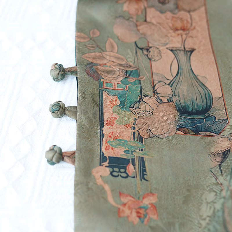 Song Dynasty Lotus Scene Xiangyunsha Flower Compass Buckle Silk Double-sided Double-layer Mulberry Silk Shawl Small Waistcoat Gift Scarf