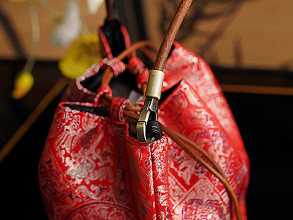 Songjin red retro hand-held crossbody mobile phone bucket bag