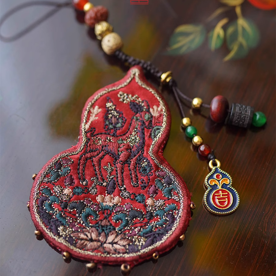 Suzhou embroidery silk gourd mobile phone pendant new Chinese style national style hand-embroidered pendant car bag pendant accessories